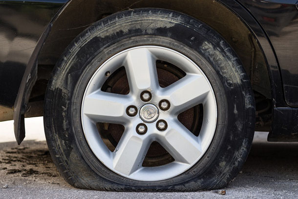 dealing with a flat tire st. catharines